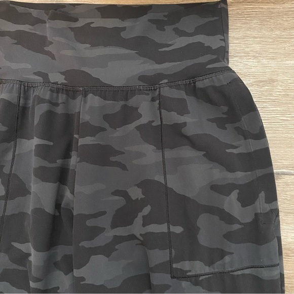 Athleta Salutation Camo Jogger Small - Picture 6 of 11